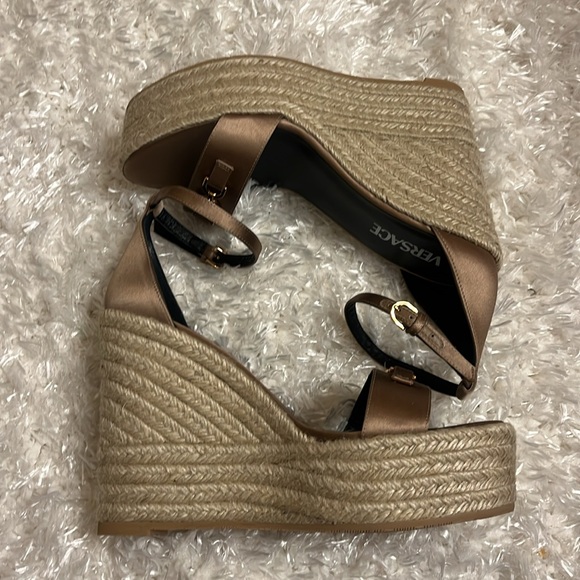 New $775  Versace MEDUSA '95 SATIN WEDGE SANDALS 120 MM - Picture 12 of 17